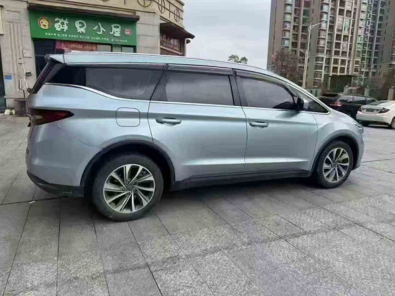 吉安19年吉利嘉际9