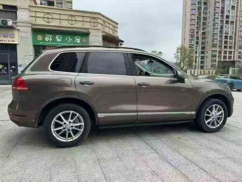 新余15年大众途锐8