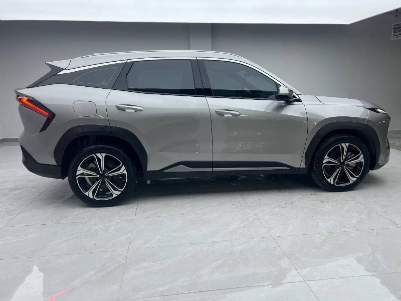 成都24年吉利银河8