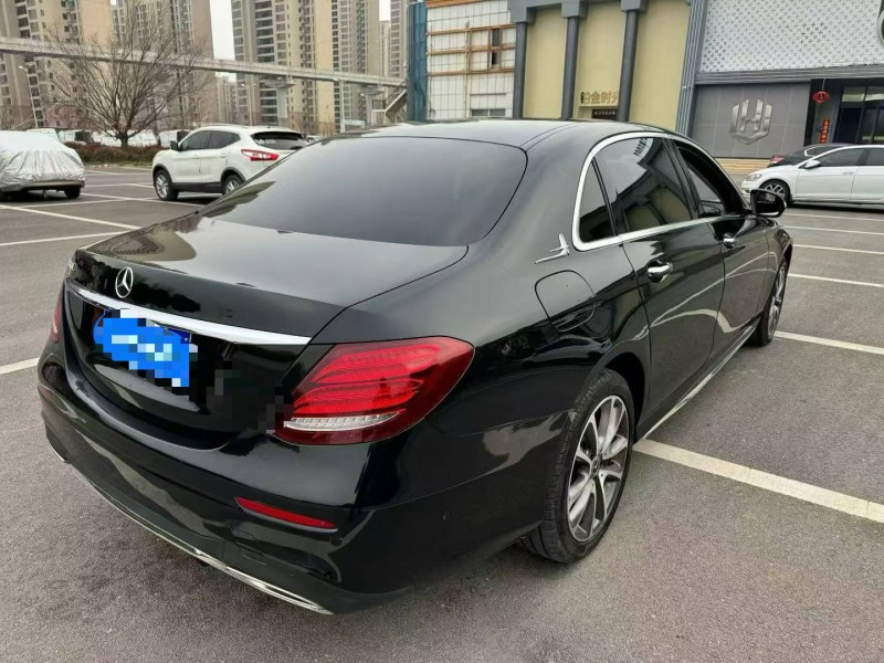 济宁16年奔驰E8