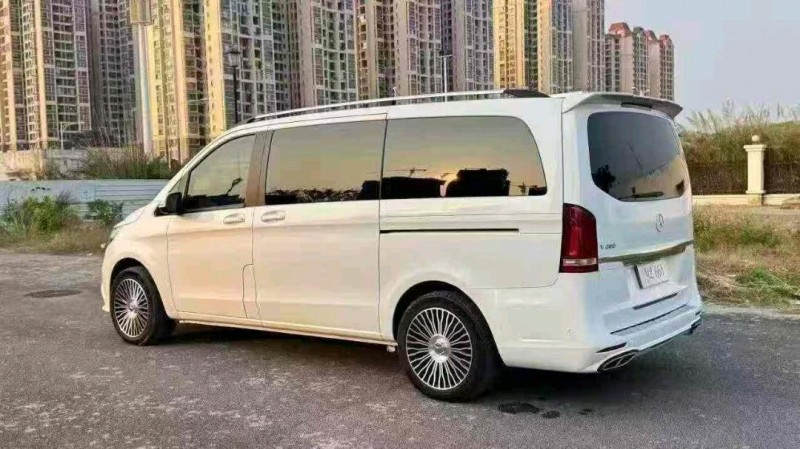 南宁18年奔驰V8