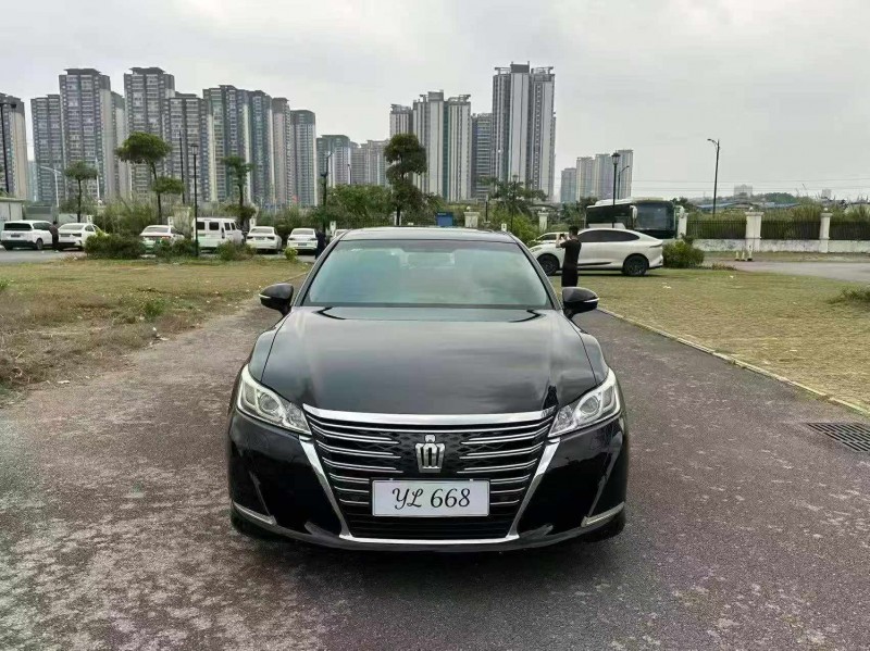 南宁17年丰田皇冠1