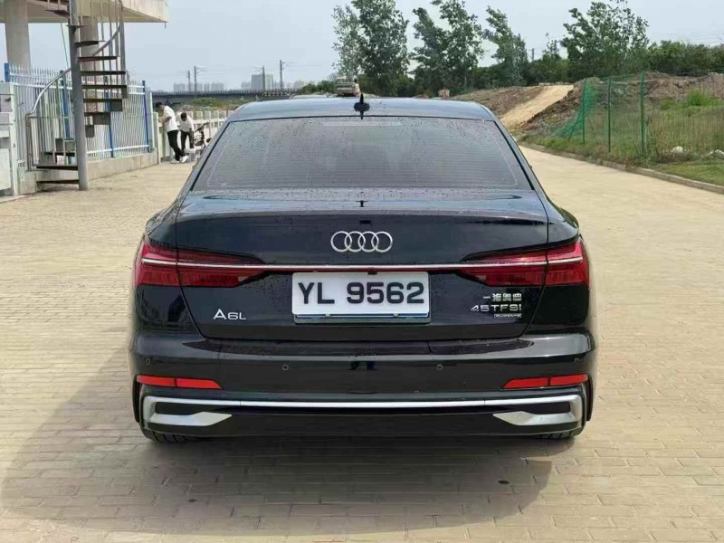 新乡21年奥迪A6L8