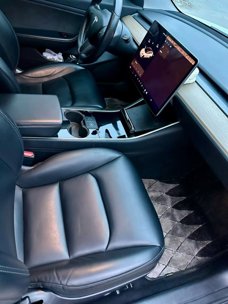 临沂19年特斯拉MODEL 36