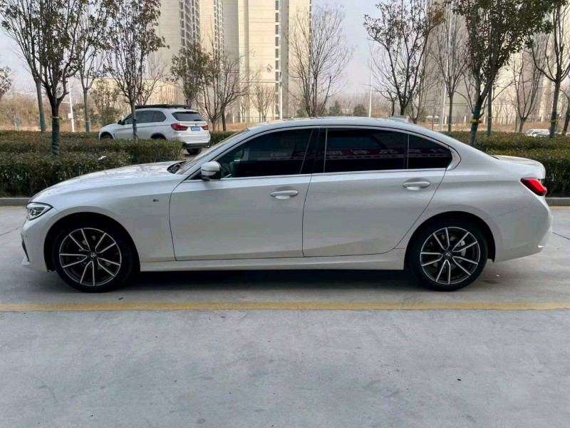 济宁22年宝马3系4