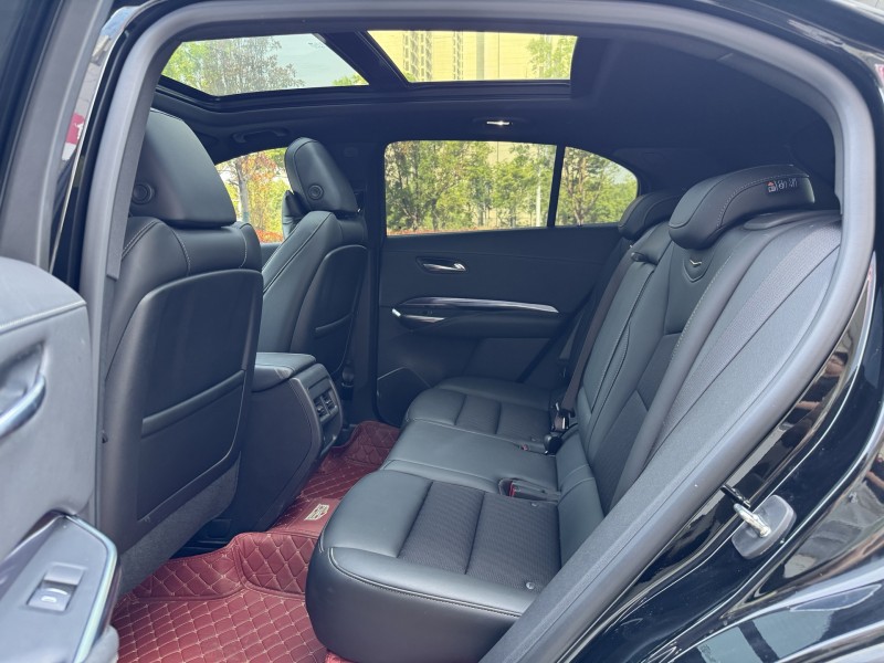 济宁22年凯迪拉克XT47