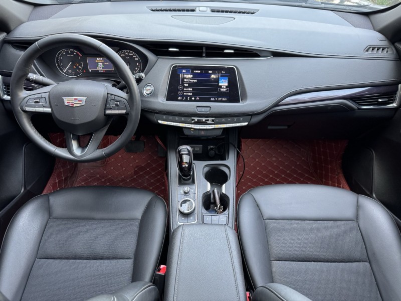 济宁22年凯迪拉克XT48
