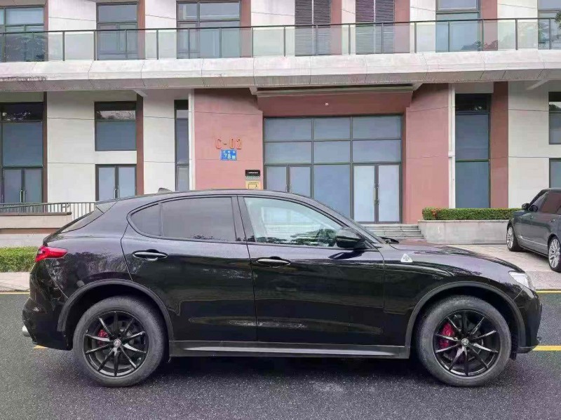 广州19年阿尔法·罗密欧Stelvio6