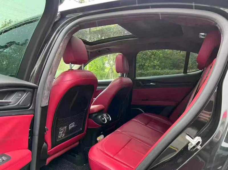 广州19年阿尔法·罗密欧Stelvio8