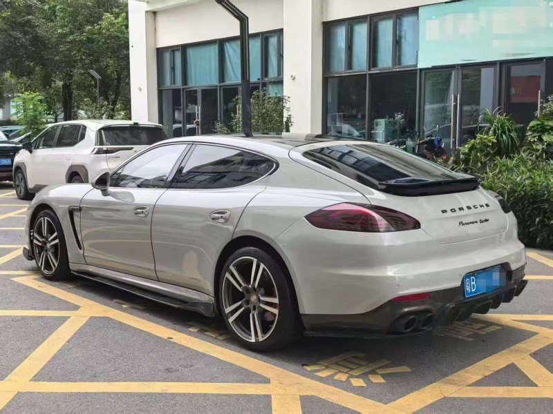 广州16年保时捷帕拉梅拉8