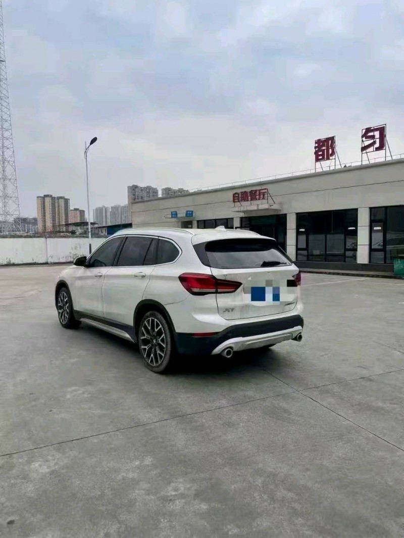 黔南21年宝马X15