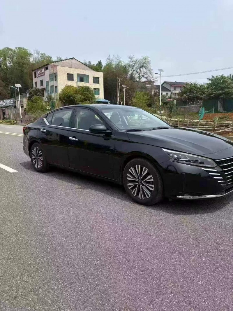 常德25年日产天籁3