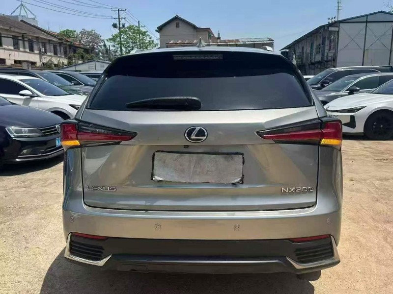 常德21年雷克萨斯NX8