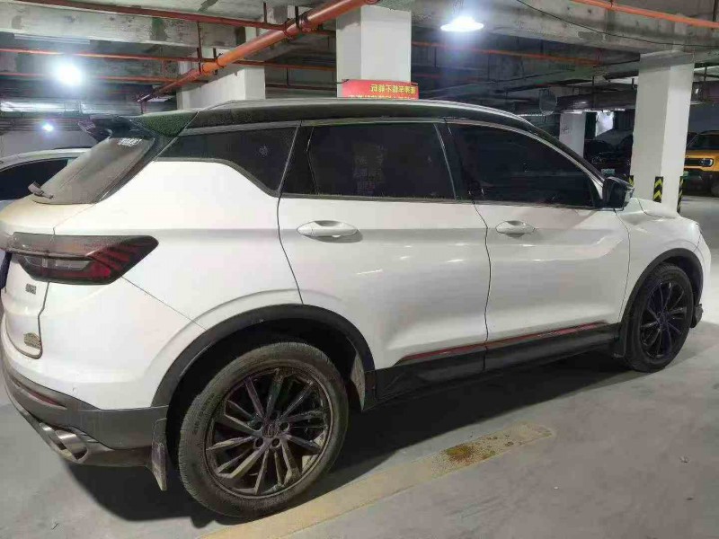 丽江22年吉利缤越8