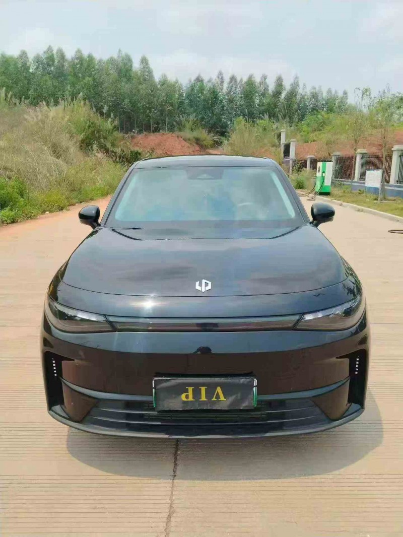 桂林25年零跑汽车C101