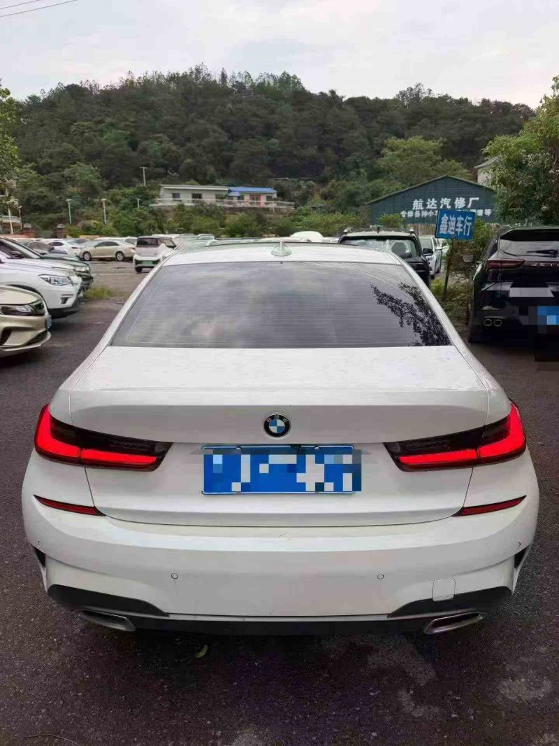 钦州22年宝马3系6