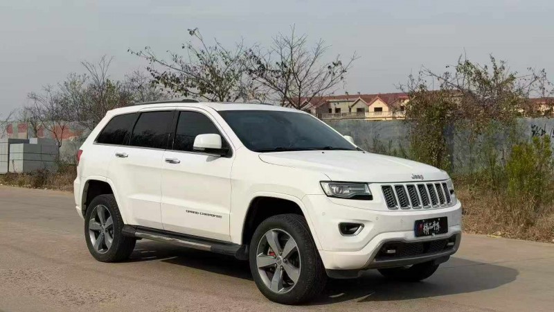 青岛17年Jeep大切诺基3