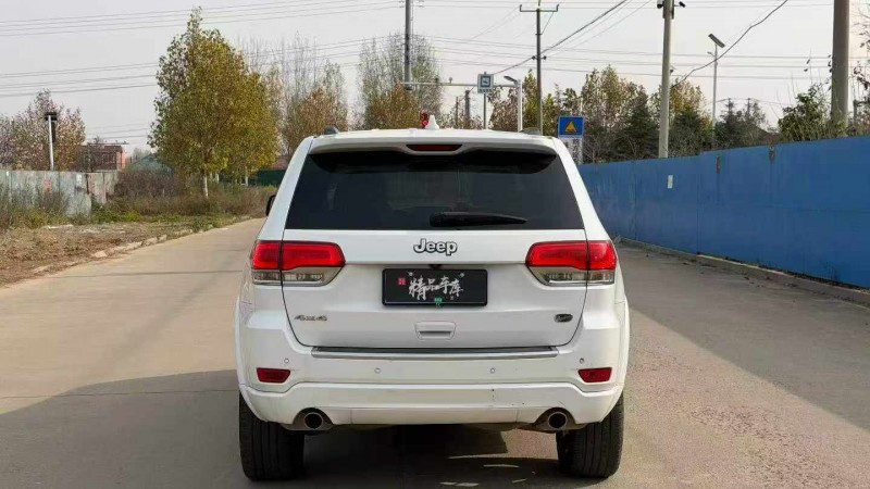 青岛17年Jeep大切诺基9