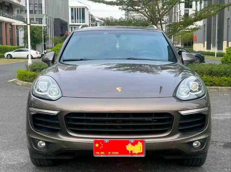 广州16年保时捷卡宴1