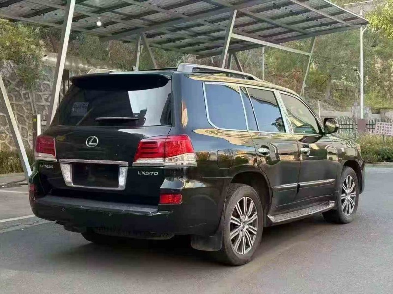 德阳13年雷克萨斯LX7