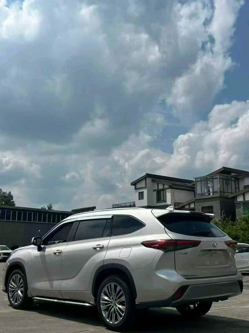 达州23年丰田汉兰达9