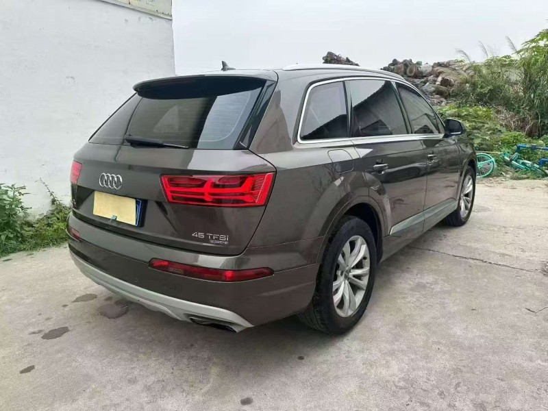 广州18年奥迪Q78
