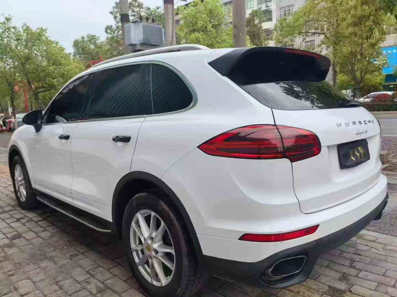 赣州15年保时捷Macan7
