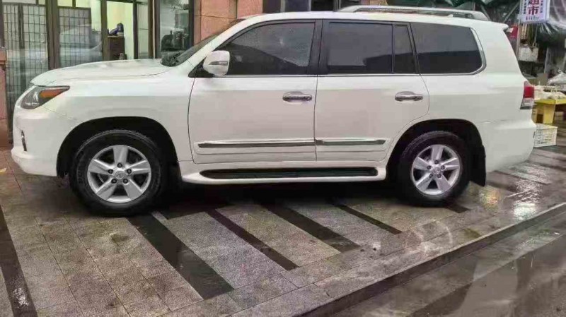 金华14年雷克萨斯LX7