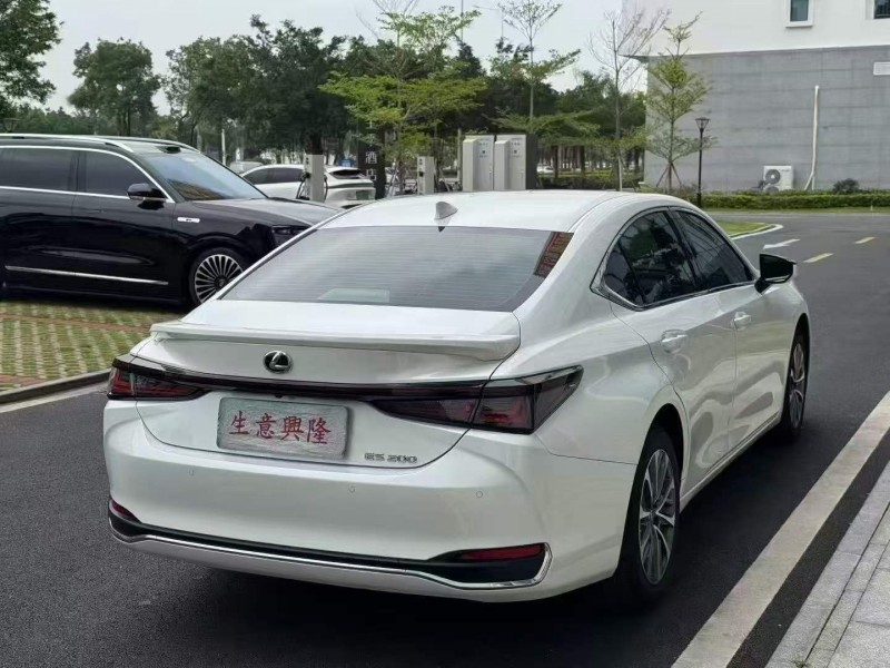 广州25年雷克萨斯ES7