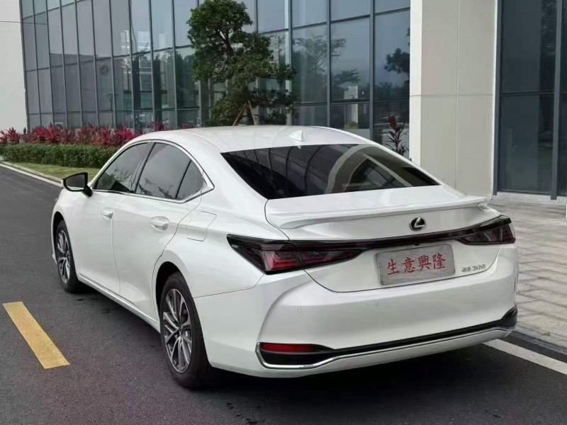 广州25年雷克萨斯ES8
