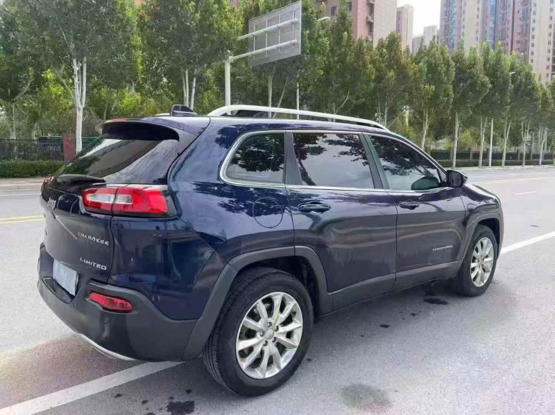 郑州16年Jeep自由光4