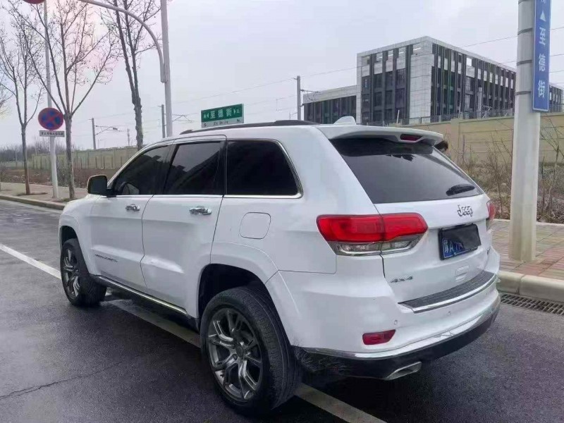 郑州15年Jeep大切诺基4