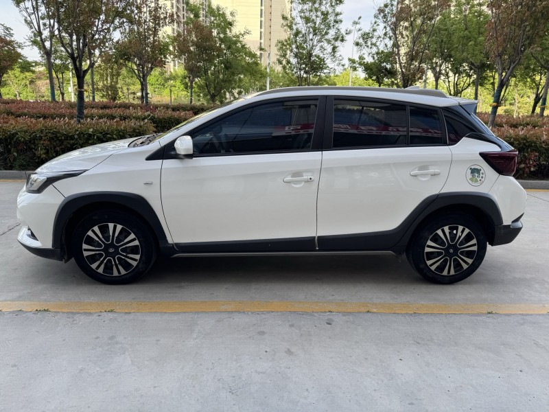 济宁20年丰田YARiS L 致炫5