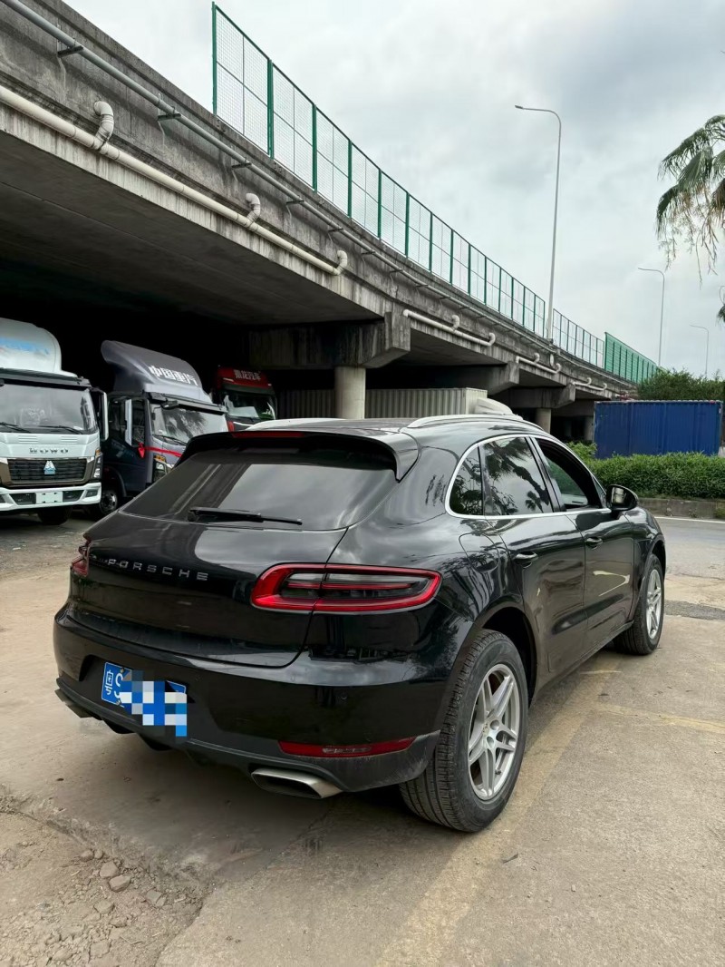 佛山17年保时捷Macan7