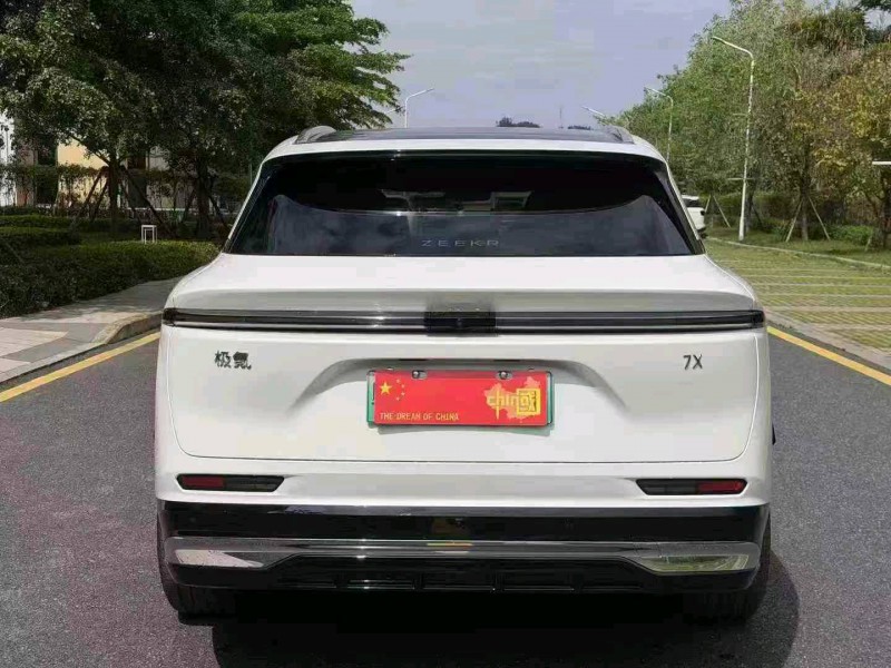 广州25年极氪汽车7X5