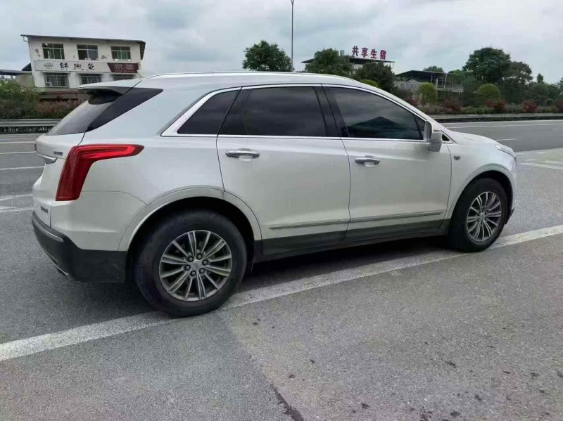 湘潭17年凯迪拉克XT57