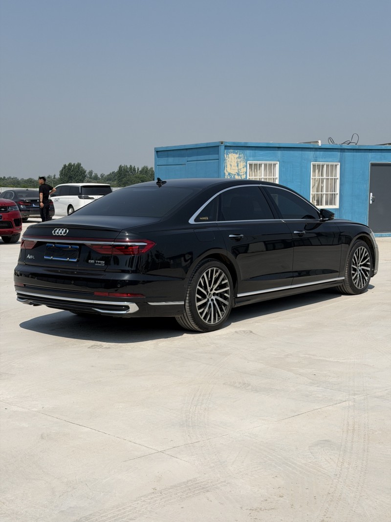 新乡23年奥迪A8L7
