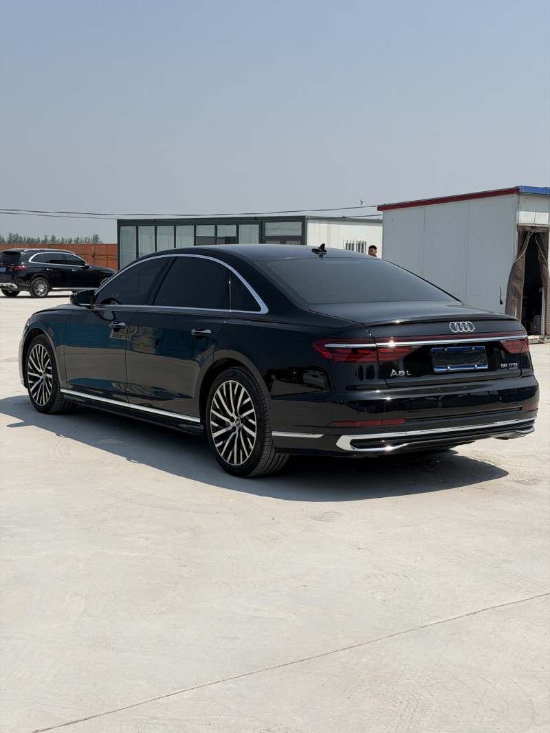 新乡23年奥迪A8L9