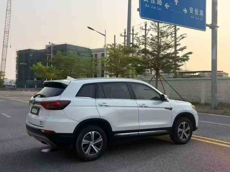 珠海20年长安汽车CS757