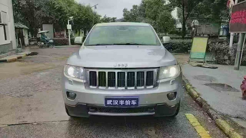 鄂州13年Jeep大切诺基1