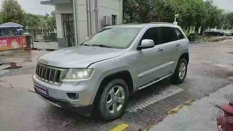 鄂州13年Jeep大切诺基3