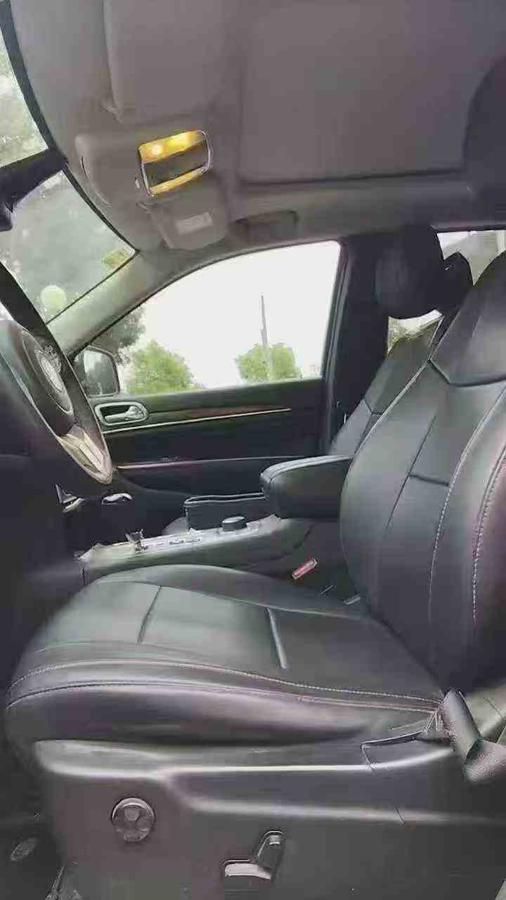 鄂州13年Jeep大切诺基4