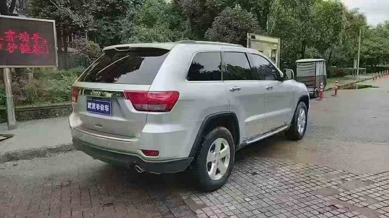 鄂州13年Jeep大切诺基7