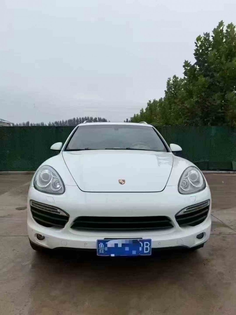 济宁14年保时捷卡宴1