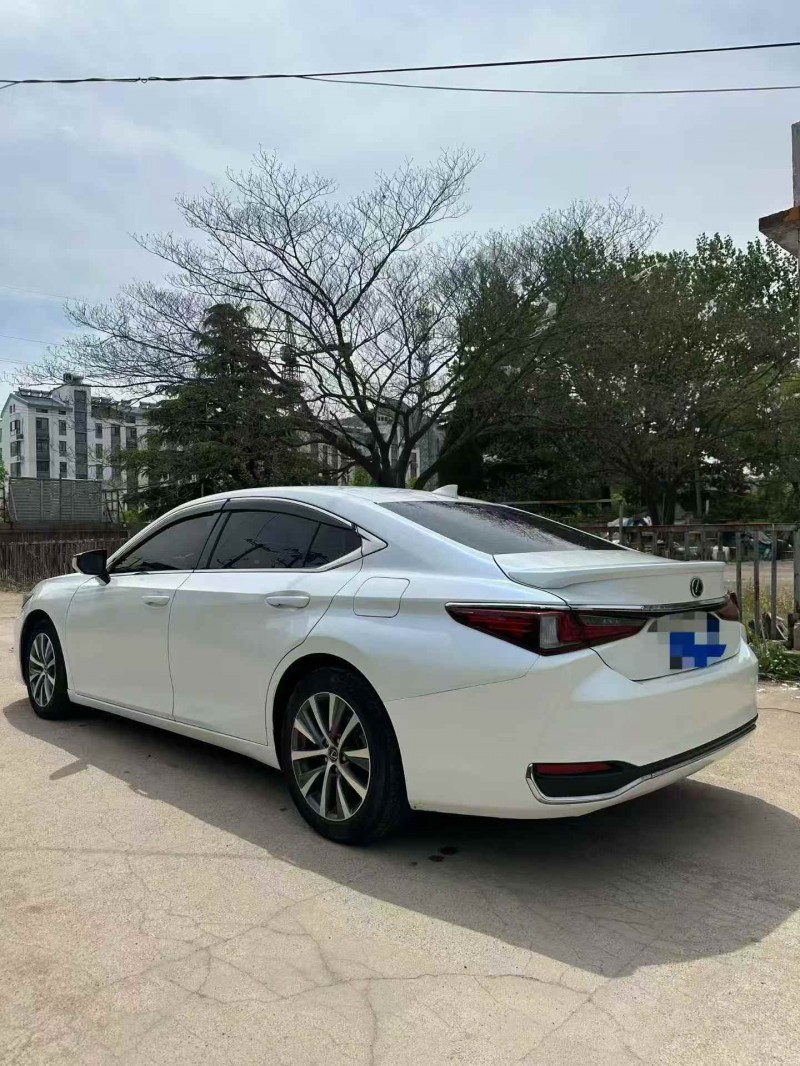 东营18年雷克萨斯ES8