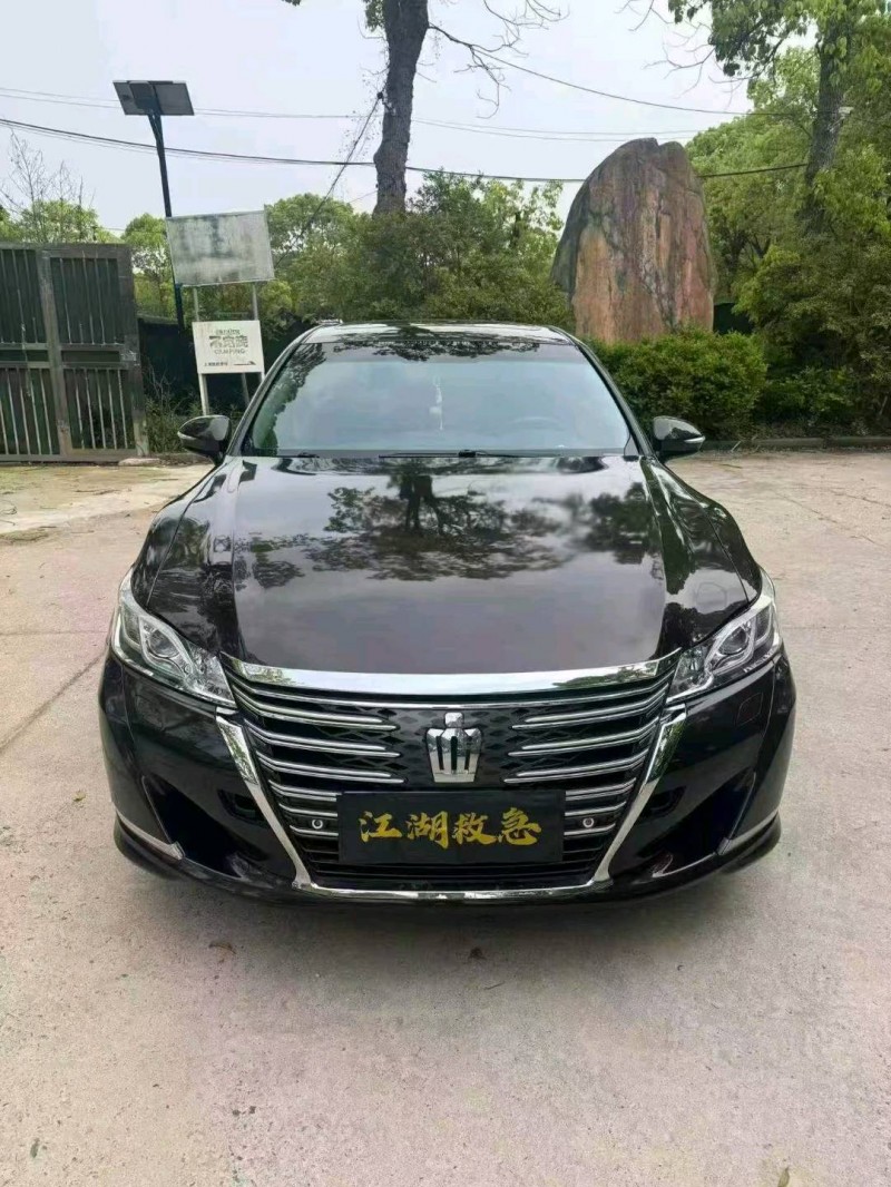 上海15年丰田皇冠1