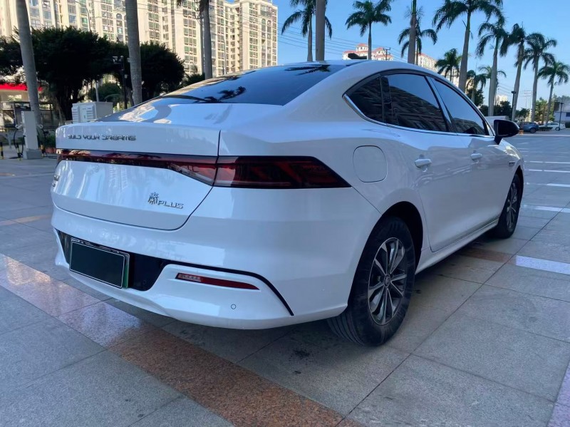 海口23年比亚迪秦8