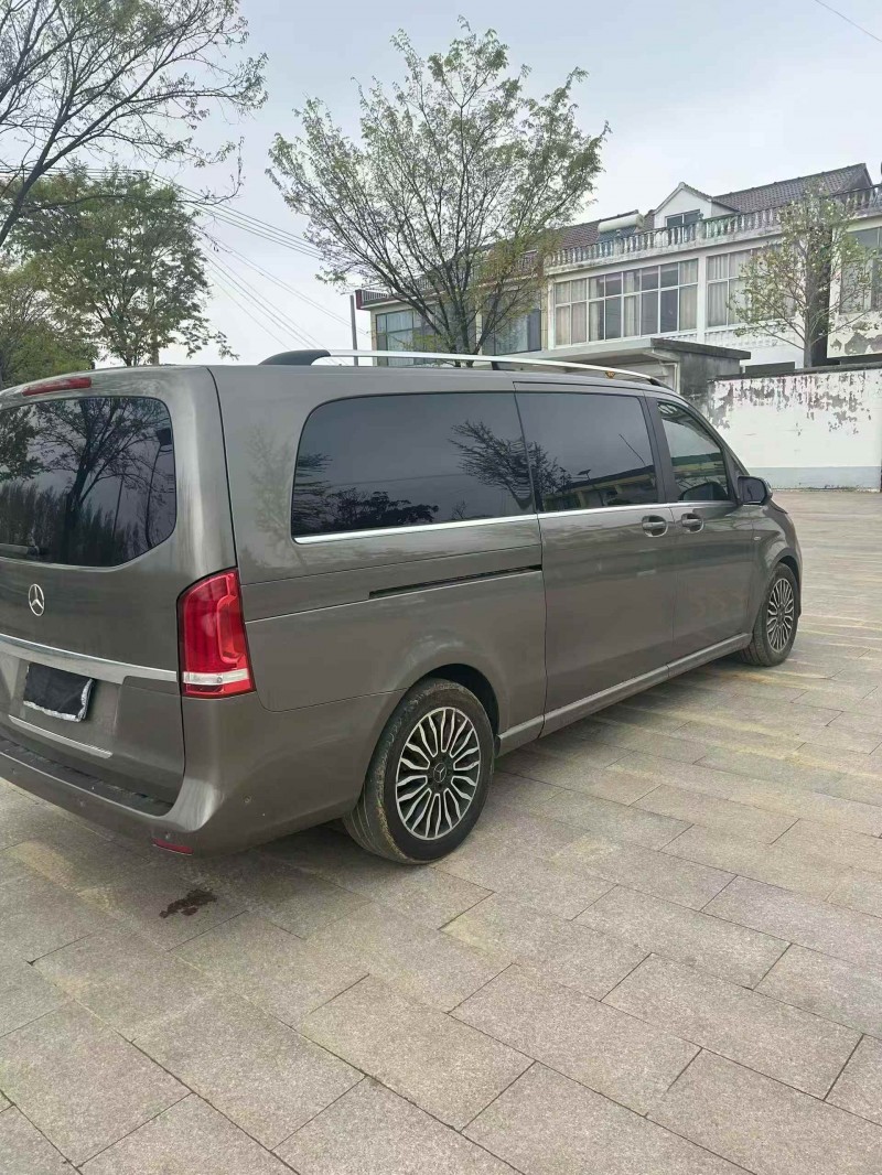 济宁17年奔驰V7