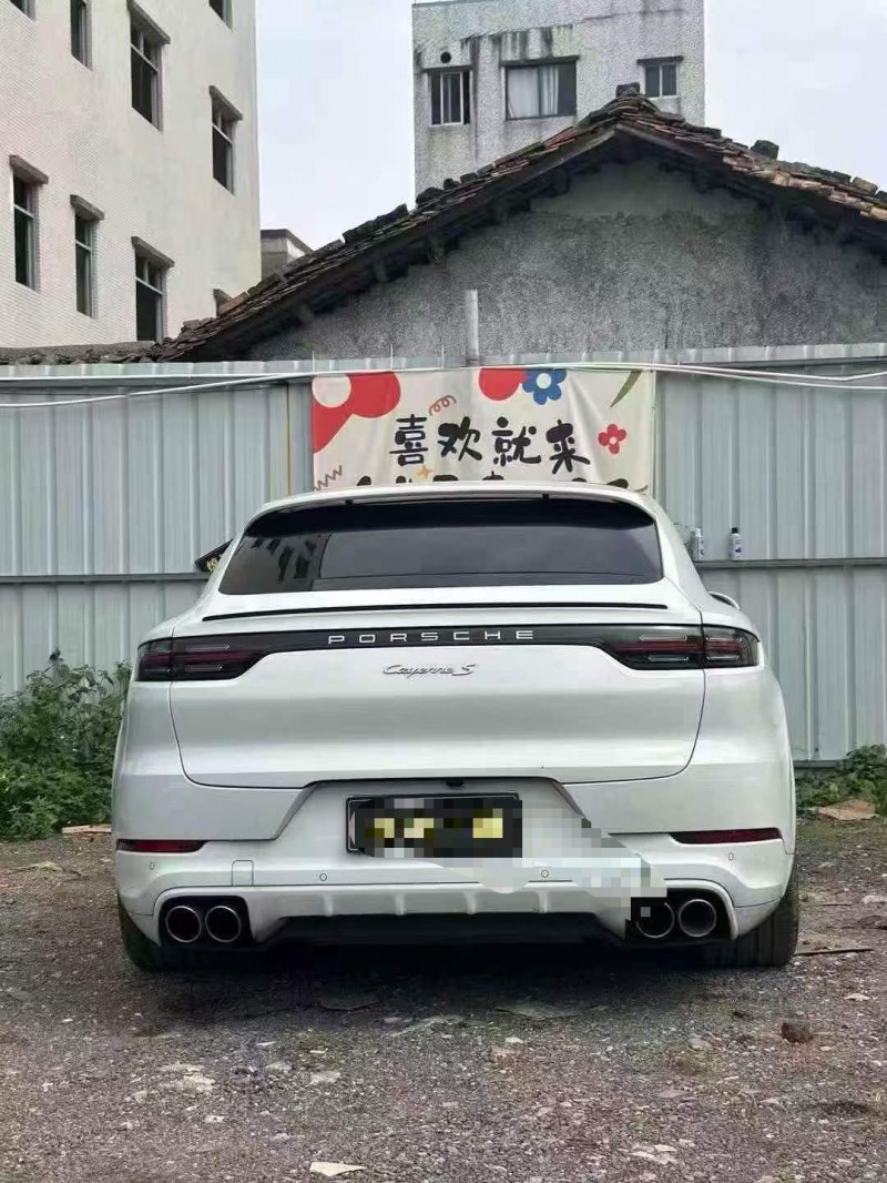 汕头23年保时捷卡宴9