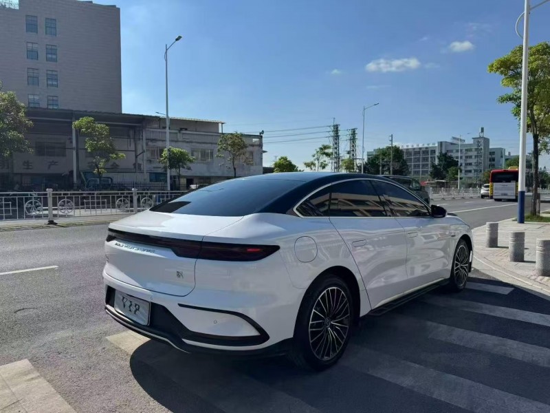 广州23年比亚迪汉8